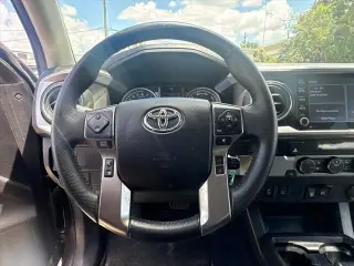 Toyota Tacoma 2022 4x2 SR5 V6 4 puertas Doble Cabina 5.0 pies batea corta