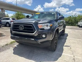 Toyota Tacoma 2022 4x2 SR5 V6 4 puertas Doble Cabina 5.0 pies batea corta