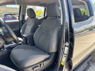 Toyota Tacoma 2022 4x2 SR5 V6 4 puertas Doble Cabina 5.0 pies batea corta