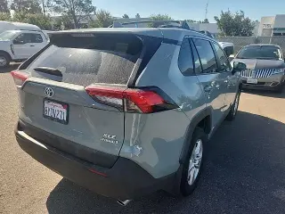 Toyota RAV4 Hybrid 2021 AWD XLE SUV de 4 puertas