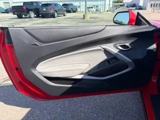 Chevrolet Camaro 2023 LT Convertible de 2 puertas con paquete 1LT