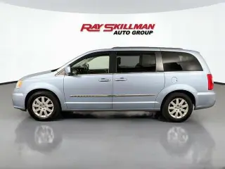 Chrysler Town and Country 2013 Touring Mini-Van 4 puertas