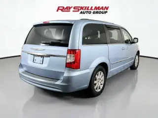 Chrysler Town and Country 2013 Touring Mini-Van 4 puertas