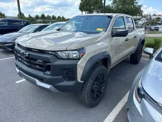 Chevrolet Colorado 2023 4x4 Trail Boss Cabina Doble de 4 puertas y caja corta de 5 pies