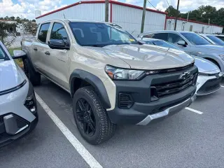Chevrolet Colorado 2023 4x4 Trail Boss Cabina Doble de 4 puertas y caja corta de 5 pies