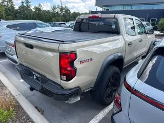 Chevrolet Colorado 2023 4x4 Trail Boss Cabina Doble de 4 puertas y caja corta de 5 pies