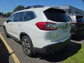 Subaru Ascent 2023 AWD Limited de 7 pasajeros y 4 puertas (SUV)