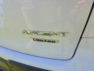 Subaru Ascent 2023 AWD Limited de 7 pasajeros y 4 puertas (SUV)