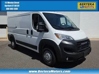 Ram ProMaster 2025 Tradesman 2500 de 136 pulgadas de distancia entre ejes, 3 puertas, techo bajo, Furgoneta de Carga con Asiento de Pasajero