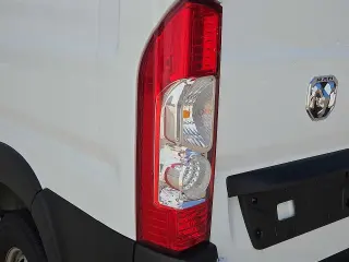 Ram ProMaster 2025 Tradesman 2500 de 136 pulgadas de distancia entre ejes, 3 puertas, techo bajo, Furgoneta de Carga con Asiento de Pasajero