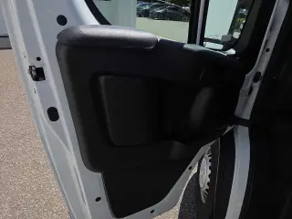 Ram ProMaster 2025 Tradesman 2500 de 136 pulgadas de distancia entre ejes, 3 puertas, techo bajo, Furgoneta de Carga con Asiento de Pasajero