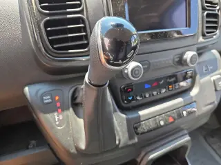 Ram ProMaster 2025 Tradesman 2500 de 136 pulgadas de distancia entre ejes, 3 puertas, techo bajo, Furgoneta de Carga con Asiento de Pasajero