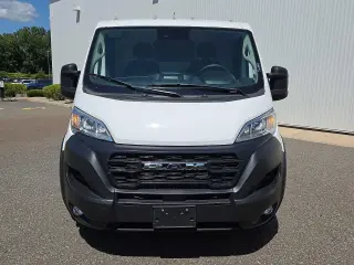 Ram ProMaster 2025 Tradesman 2500 de 136 pulgadas de distancia entre ejes, 3 puertas, techo bajo, Furgoneta de Carga con Asiento de Pasajero
