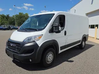 Ram ProMaster 2025 Tradesman 2500 de 136 pulgadas de distancia entre ejes, 3 puertas, techo bajo, Furgoneta de Carga con Asiento de Pasajero