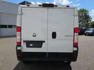 Ram ProMaster 2025 Tradesman 2500 de 136 pulgadas de distancia entre ejes, 3 puertas, techo bajo, Furgoneta de Carga con Asiento de Pasajero