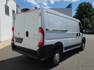 Ram ProMaster 2025 Tradesman 2500 de 136 pulgadas de distancia entre ejes, 3 puertas, techo bajo, Furgoneta de Carga con Asiento de Pasajero