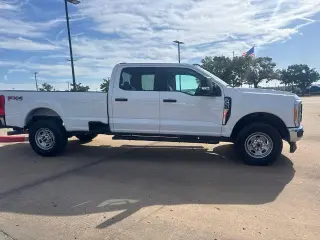Ford F-350 Super Duty 2023 4x4 XL Cabina Tripulación 4 p. Caja de 6.8 pies SRW Pickup