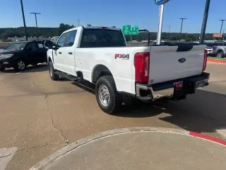 Ford F-350 Super Duty 2023 4x4 XL Cabina Tripulación 4 p. Caja de 6.8 pies SRW Pickup