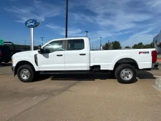 Ford F-350 Super Duty 2023 4x4 XL Cabina Tripulación 4 p. Caja de 6.8 pies SRW Pickup
