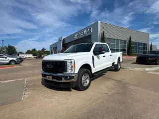 Ford F-350 Super Duty 2023 4x4 XL Cabina Tripulación 4 p. Caja de 6.8 pies SRW Pickup