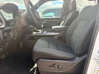 Ram 1500 2023 4x4 Big Horn Cabina Doble (Crew Cab) de 4 puertas y batea de 5.6 pies