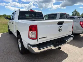 Ram 1500 2023 4x4 Big Horn Cabina Doble (Crew Cab) de 4 puertas y batea de 5.6 pies