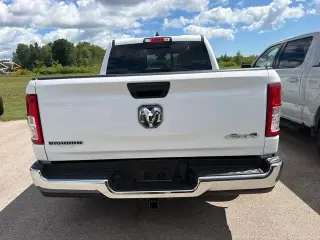 Ram 1500 2023 4x4 Big Horn Cabina Doble (Crew Cab) de 4 puertas y batea de 5.6 pies