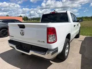 Ram 1500 2023 4x4 Big Horn Cabina Doble (Crew Cab) de 4 puertas y batea de 5.6 pies