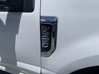 Ford F-350 Super Duty 2020 4x4 Lariat Cabina Tripulación de 4 puestas, Distancia entre ejes de 179 pulg. Chasis DRW