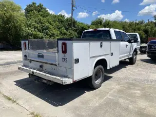 Ford F-350 Super Duty 2020 4x4 Lariat Cabina Tripulación de 4 puestas, Distancia entre ejes de 179 pulg. Chasis DRW