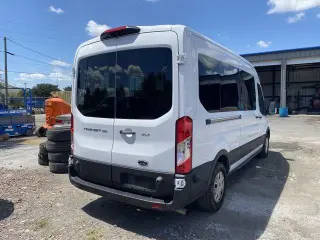 Ford Transit 2024 350 XL 3 puertas Batalla Larga Techo Mediano Furgoneta de Pasajeros