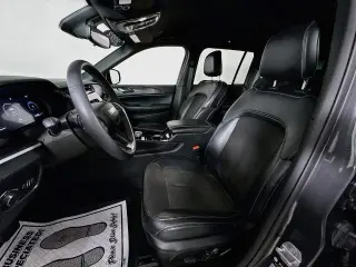 Jeep Grand Cherokee 2023 4x4 Laredo SUV de 4 puertas