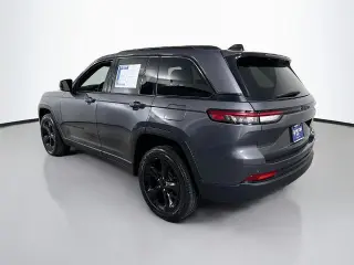 Jeep Grand Cherokee 2023 4x4 Laredo SUV de 4 puertas