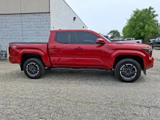 Toyota Tacoma 2025 4x4 TRD Sport HV 4p Doble Cabina 5.0 ft CB