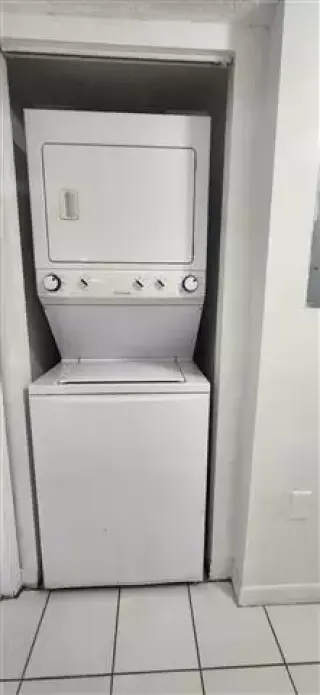 Kendall first Floor For Rent