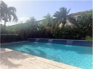 Propiedad de alquiler de 4 habitaciones y 3 baños en Doral