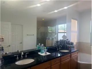 Propiedad de alquiler de 4 habitaciones y 3 baños en Doral
