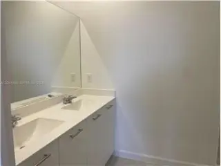 Propiedad de alquiler con 4 habitaciones y 2.5 baños en Miami
