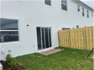 Propiedad de alquiler con 4 habitaciones y 2.5 baños en Miami