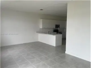 Propiedad de alquiler con 4 habitaciones y 2.5 baños en Miami