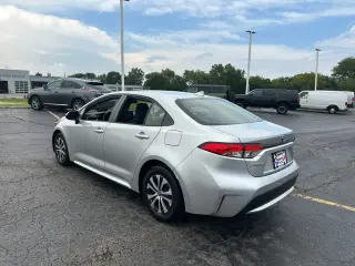 Toyota Corolla Hybrid 2022 LE 4p Sedan