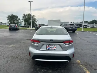 Toyota Corolla Hybrid 2022 LE 4p Sedan