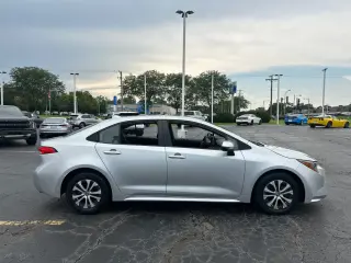 Toyota Corolla Hybrid 2022 LE 4p Sedan