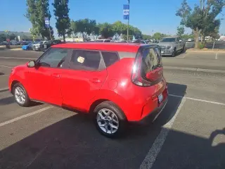 Kia Soul 2024 LX Crossover de 4 puertas