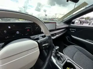 Sedán de 4 puertas Kia K4 GT-Line 2025