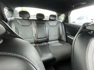 Sedán de 4 puertas Kia K4 GT-Line 2025