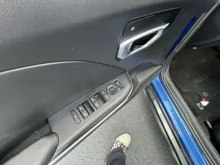 Sedán de 4 puertas Kia K4 GT-Line 2025