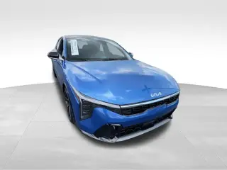 Sedán de 4 puertas Kia K4 GT-Line 2025