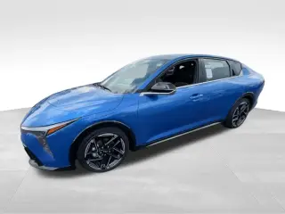 Sedán de 4 puertas Kia K4 GT-Line 2025