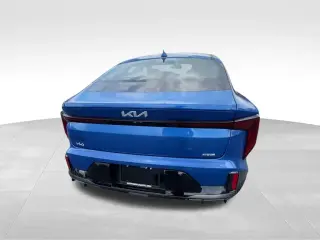 Sedán de 4 puertas Kia K4 GT-Line 2025
